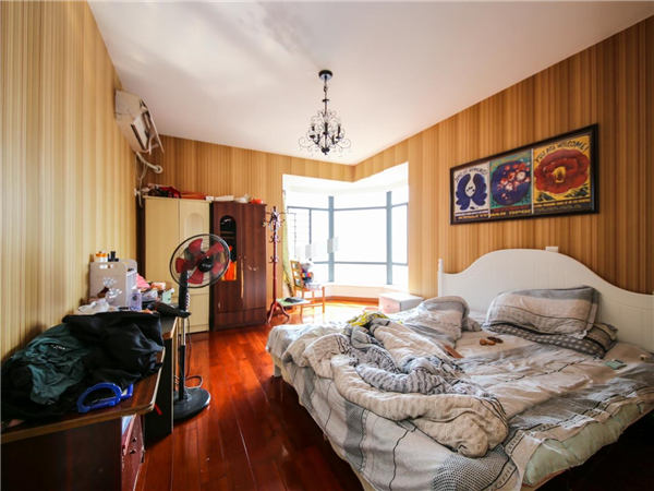 126.5m²小区中间位置