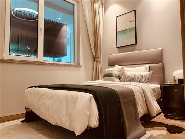 金辉·悠步江来