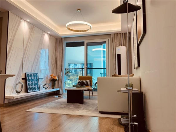 金辉·悠步江来