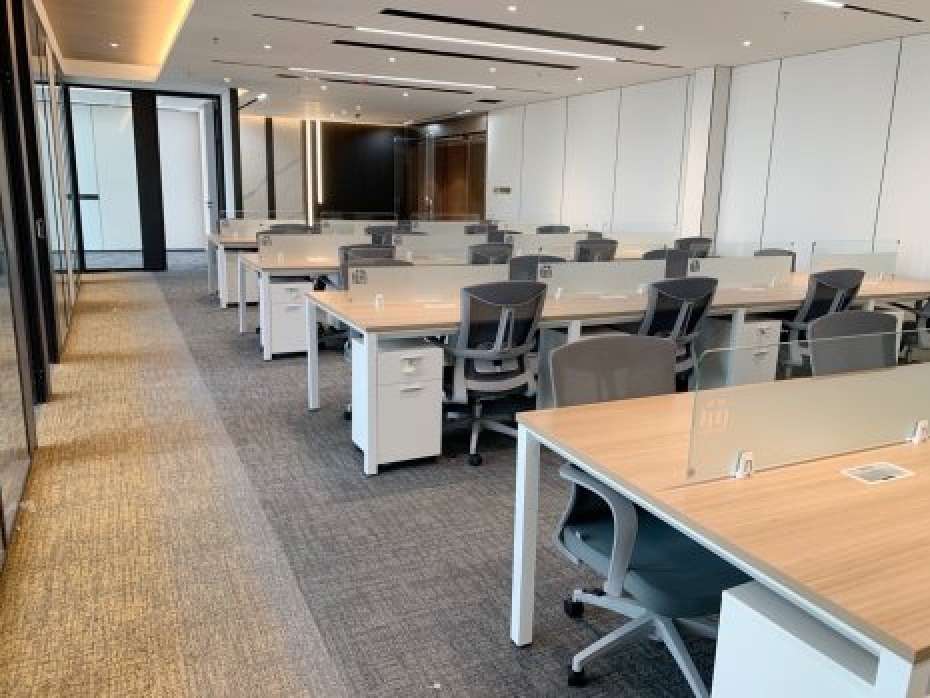 金融街核心地段 嘉业财富中心321平豪装配隔断家具植物