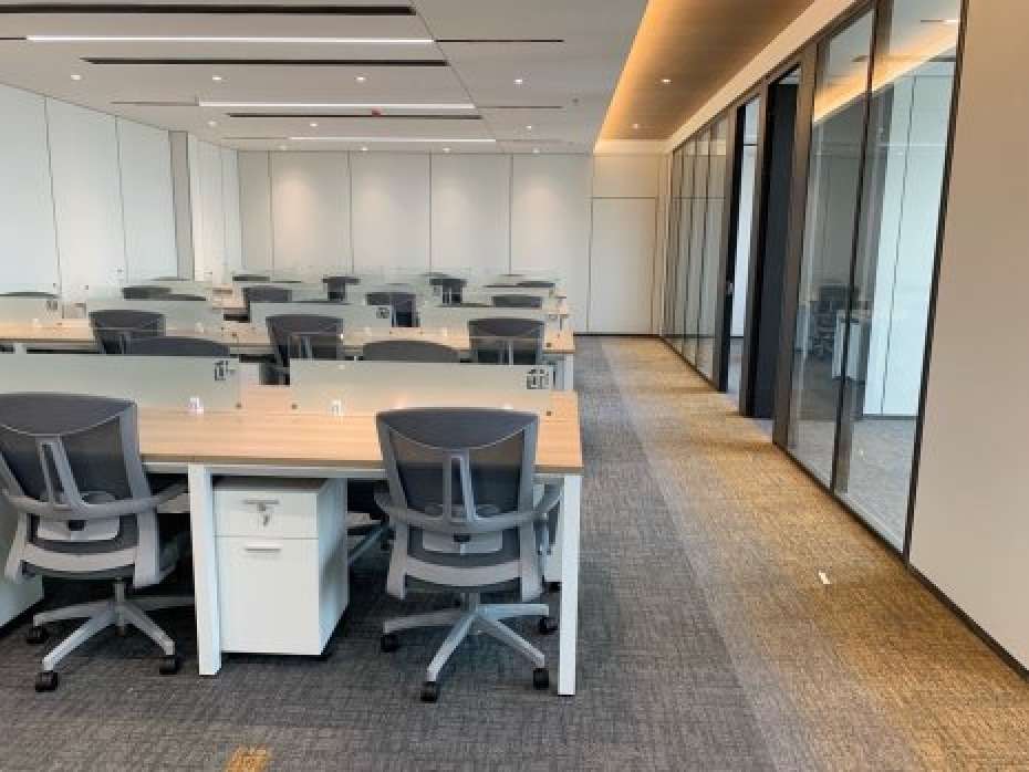 金融街核心地段 嘉业财富中心321平豪装配隔断家具植物