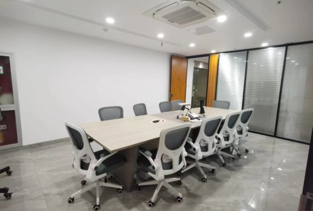 精装修  楼下地铁 电梯口豪华装修 全套家具可用 520平