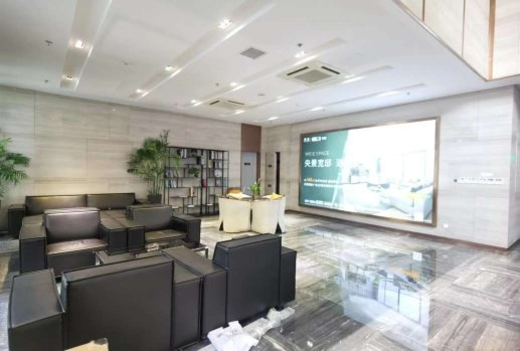 精装修  楼下地铁 电梯口豪华装修 全套家具可用 520平