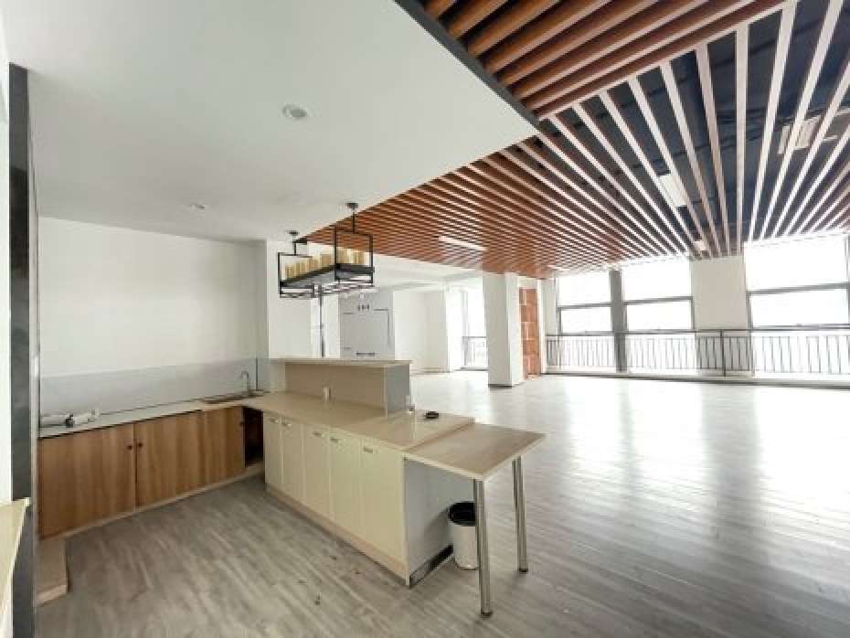 蠡园开发区！精装900平大通间！适合各类行业 蠡湖边交通方便