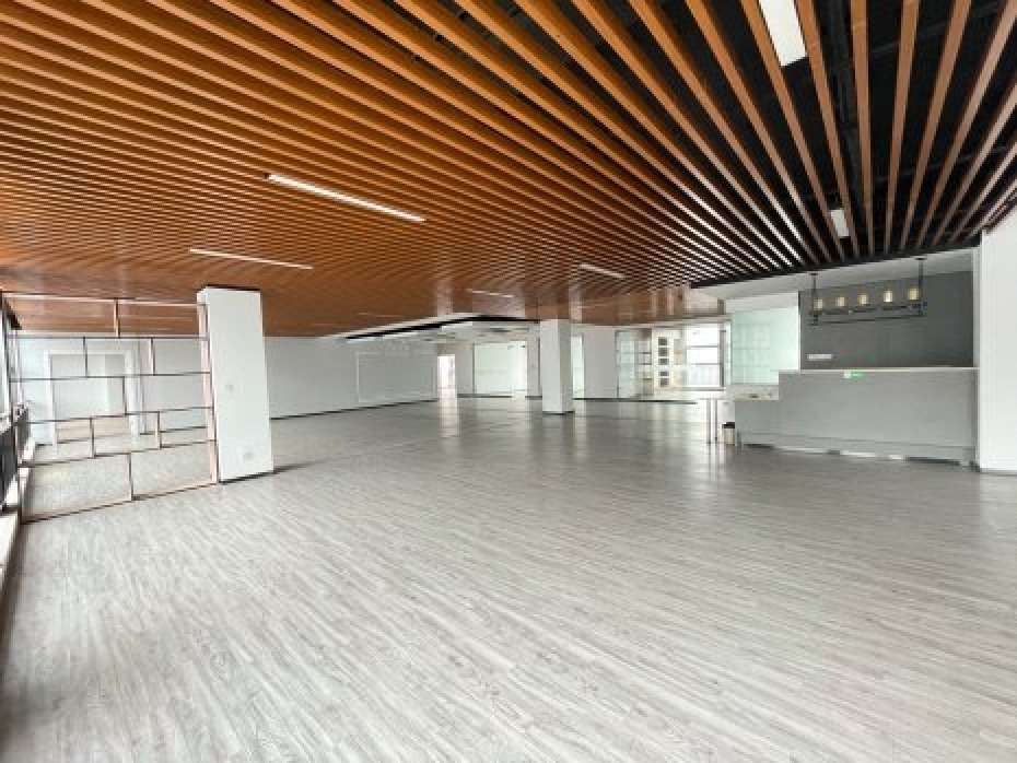 蠡园开发区！精装900平大通间！适合各类行业 蠡湖边交通方便