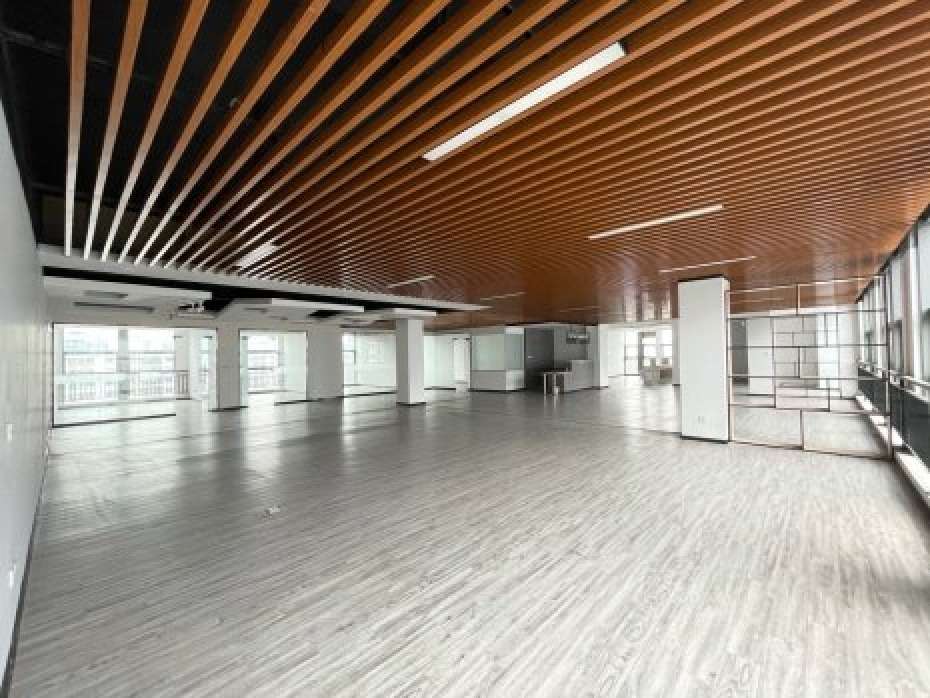 蠡园开发区！精装900平大通间！适合各类行业 蠡湖边交通方便