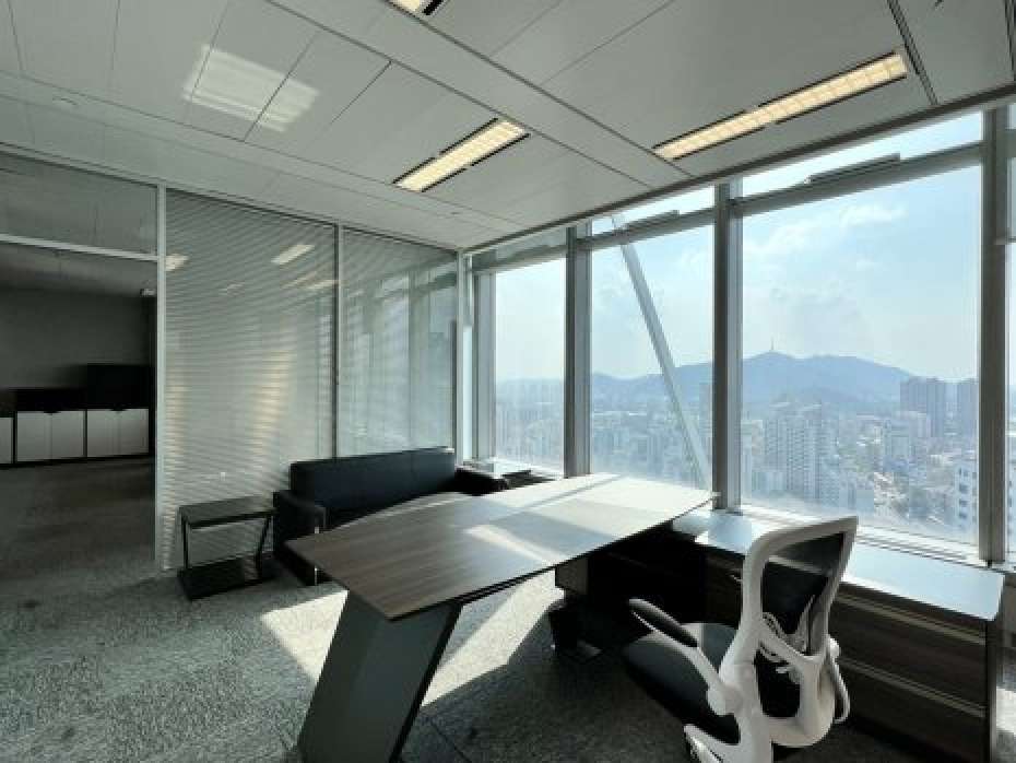 恒隆广场 精装修带家具 户型方正 随时看房177平方