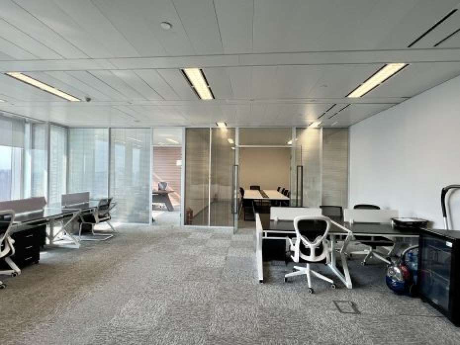 恒隆广场 精装修带家具 户型方正 随时看房177平方