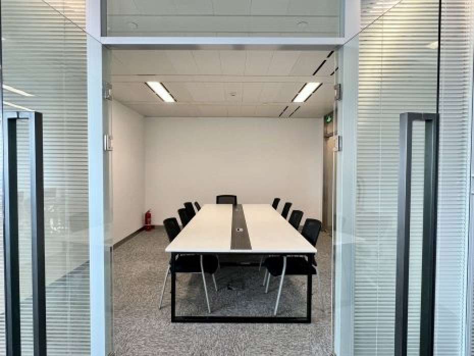 恒隆广场 精装修带家具 户型方正 随时看房177平方