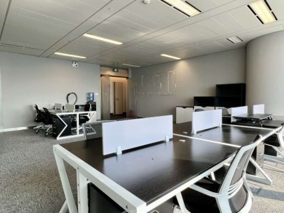 恒隆广场 精装修带家具 户型方正 随时看房177平方