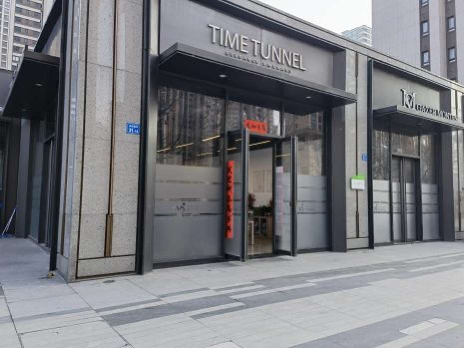 小区门口第壹间无遮挡绿化双街铺大面宽户型方正年租金9万通燃气