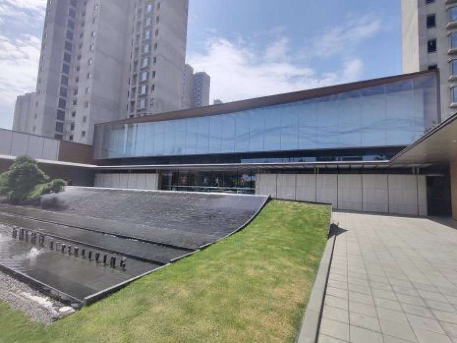 西漳站，可重餐饮，妇幼对面，超大开间，40.39平