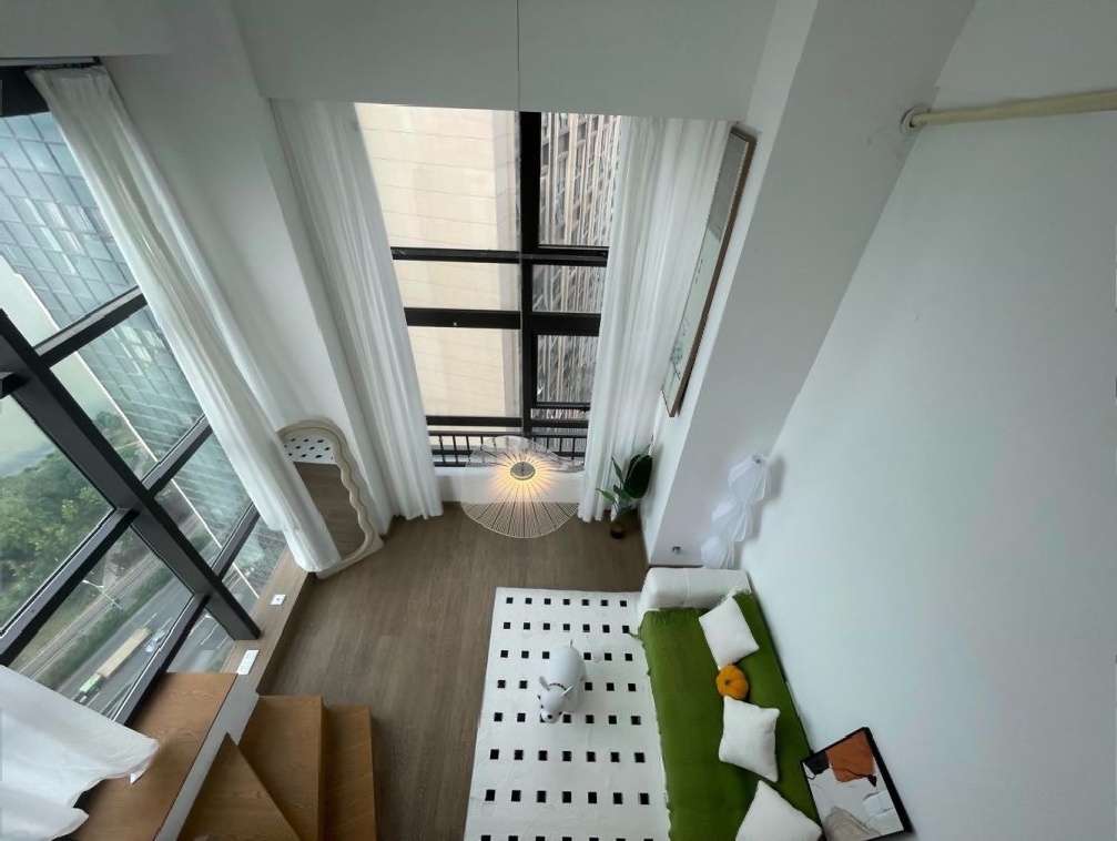 丽景湾公寓湖景房楼下自带商业街配套齐全采光豪华装修