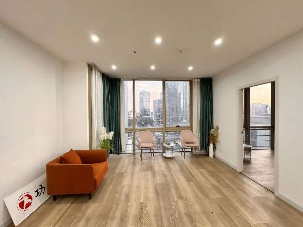 圆融时代广场朝南湖景美容装修通上下水带隔间停车方便国金中心旁