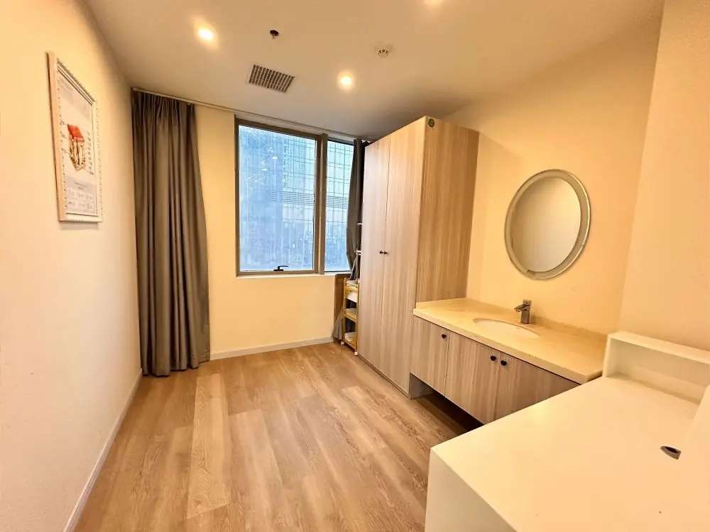 圆融时代广场朝南湖景美容装修通上下水带隔间停车方便国金中心旁