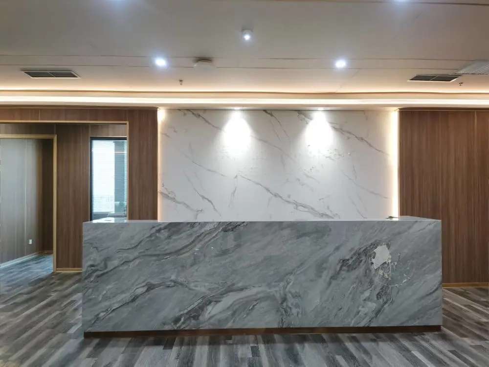 苏州CBD写字楼476平 六隔断 电梯口 落地窗