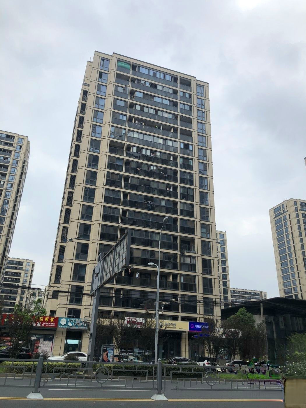 尼盛绿城春江明月