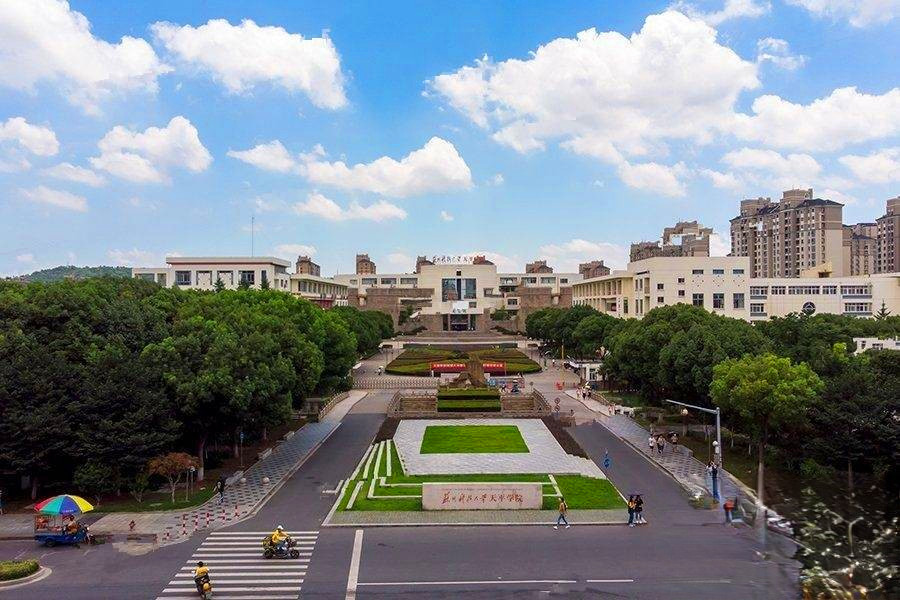 尼盛绿城春江明月