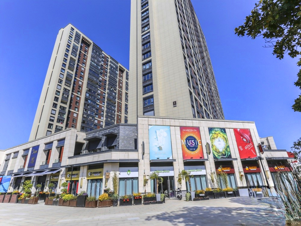 人民路8号缤纷街商铺