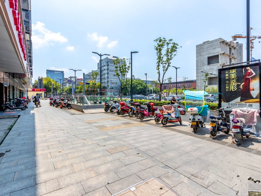 人民路8号缤纷街商铺