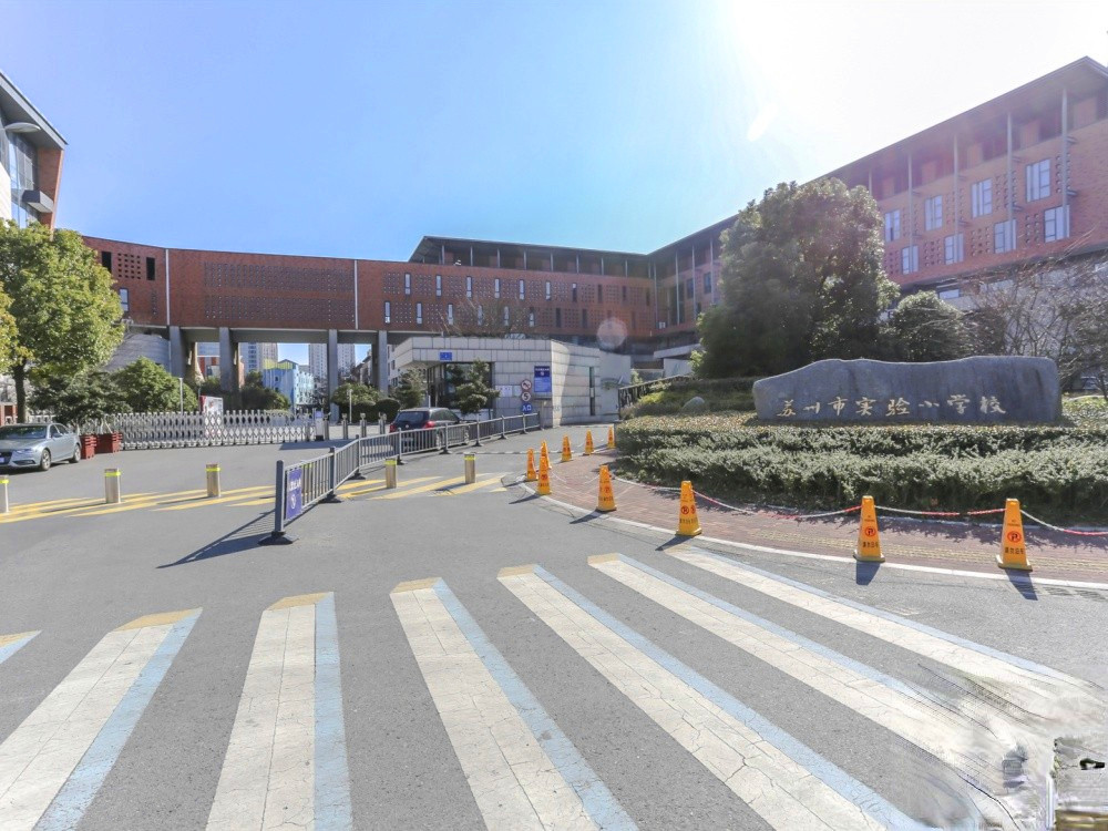 人民路8号缤纷街商铺