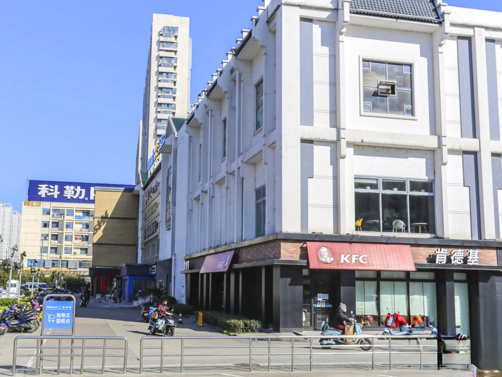 人民路8号缤纷街商铺