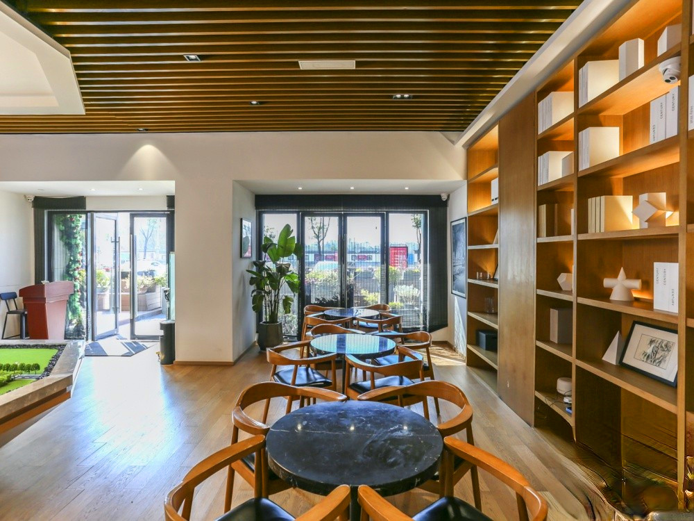 人民路8号缤纷街商铺