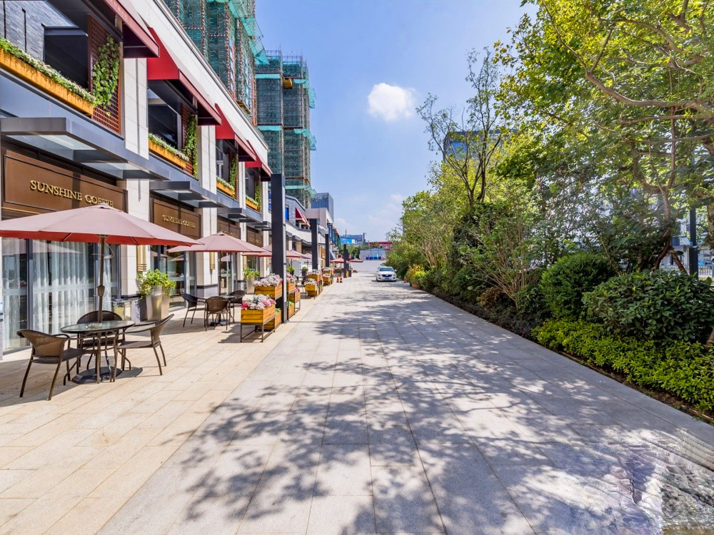 人民路8号缤纷街商铺