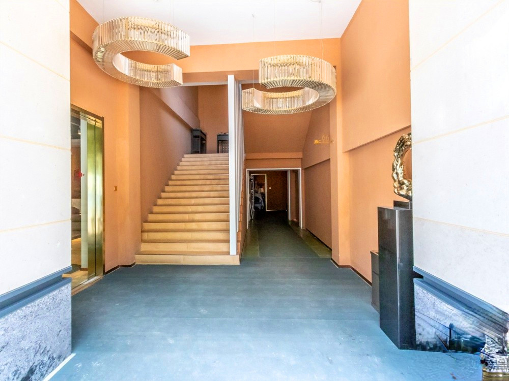 人民路8号缤纷街商铺