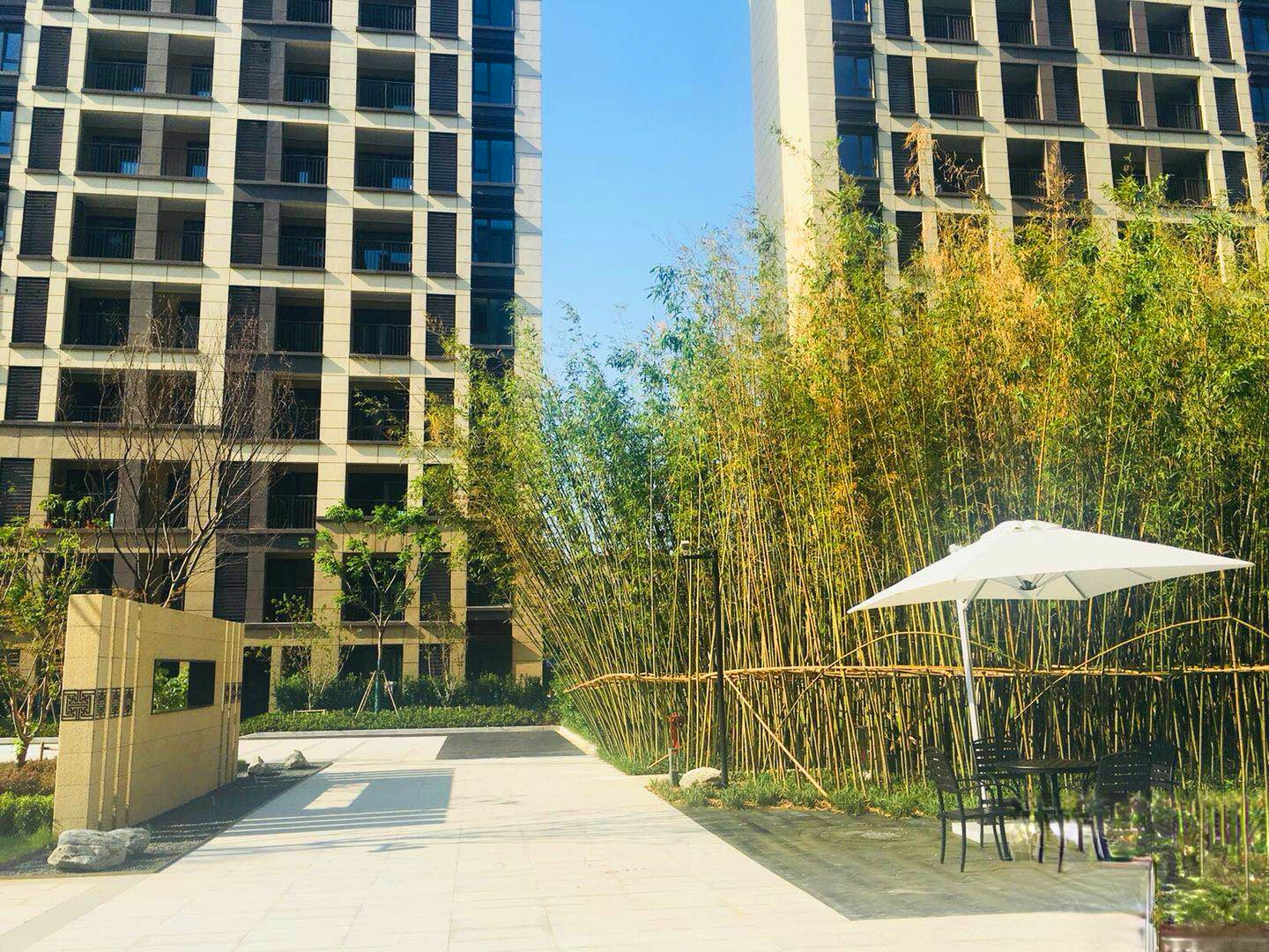 金辉悠步临湖花园