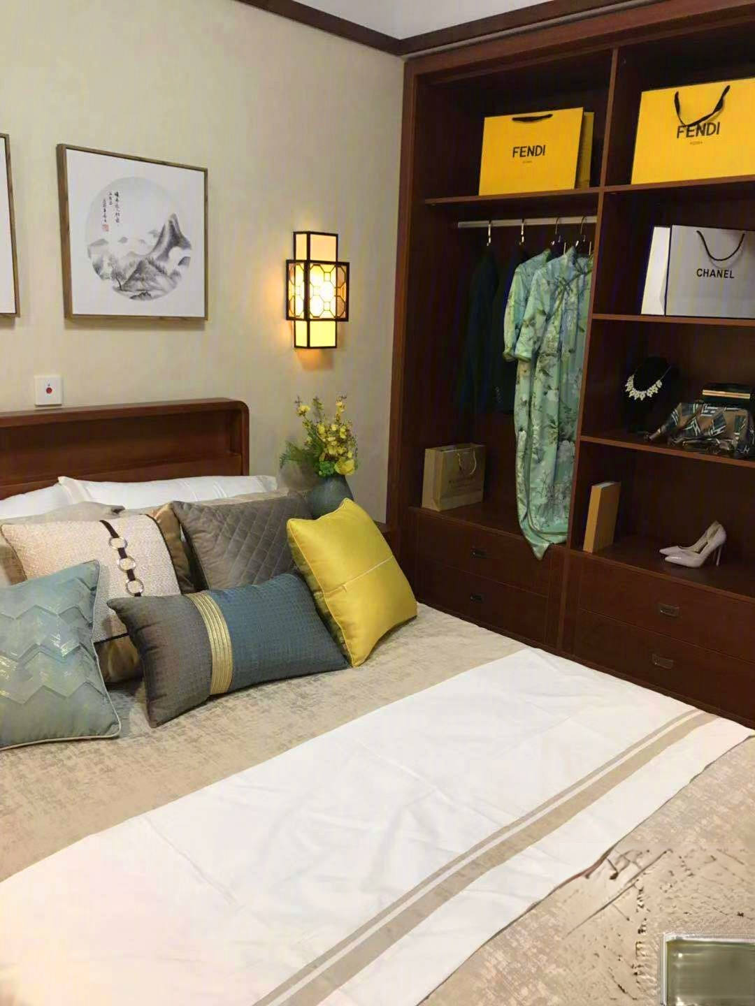 有伴生活广场商铺